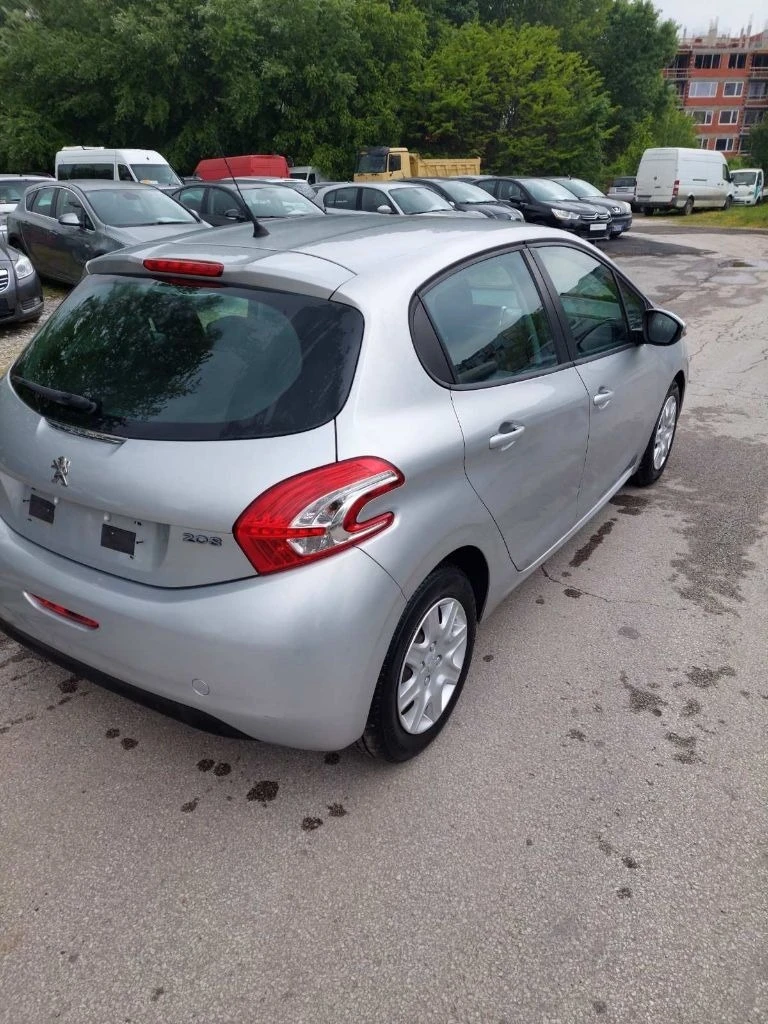 Peugeot 208, снимка 8 - Автомобили и джипове - 47541059