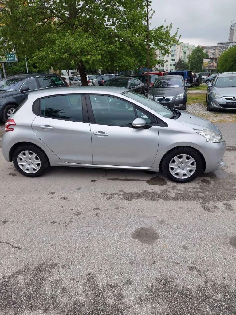 Peugeot 208, снимка 7 - Автомобили и джипове - 47541059