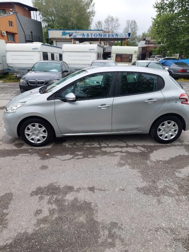 Peugeot 208, снимка 6 - Автомобили и джипове - 47541059