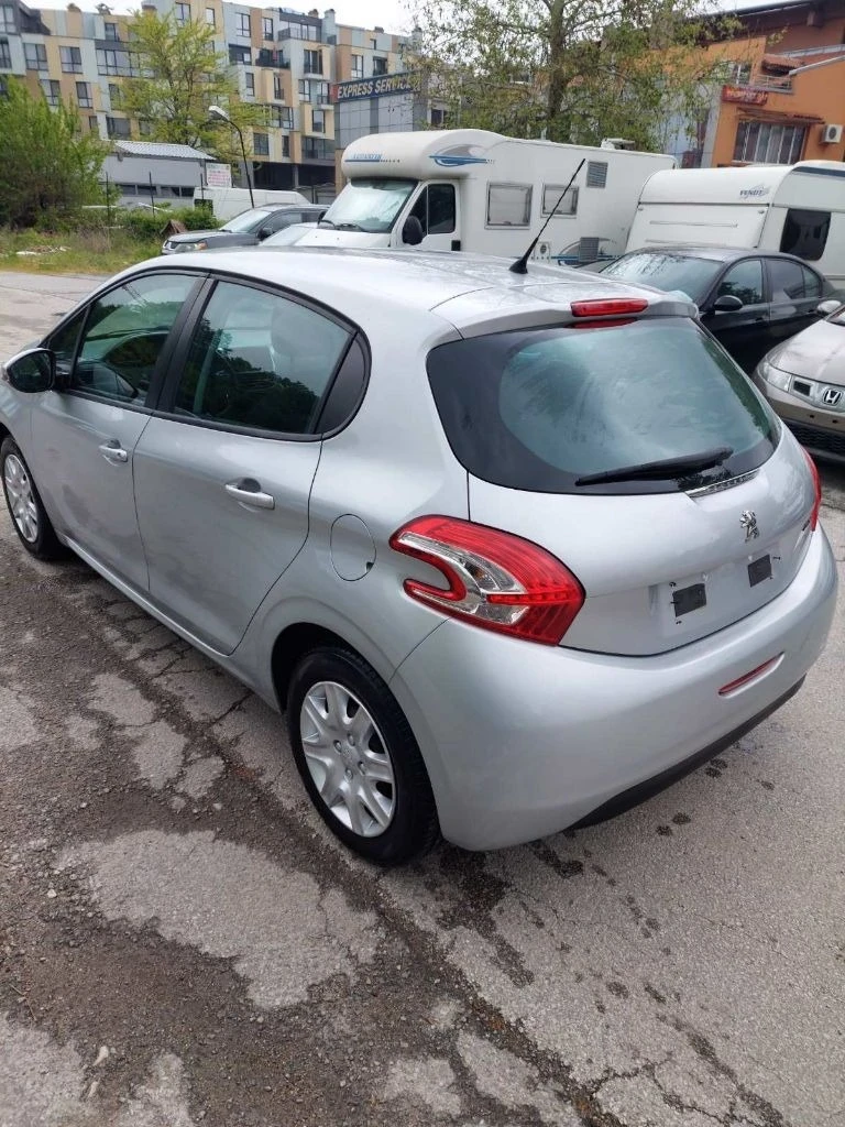 Peugeot 208, снимка 4 - Автомобили и джипове - 47541059