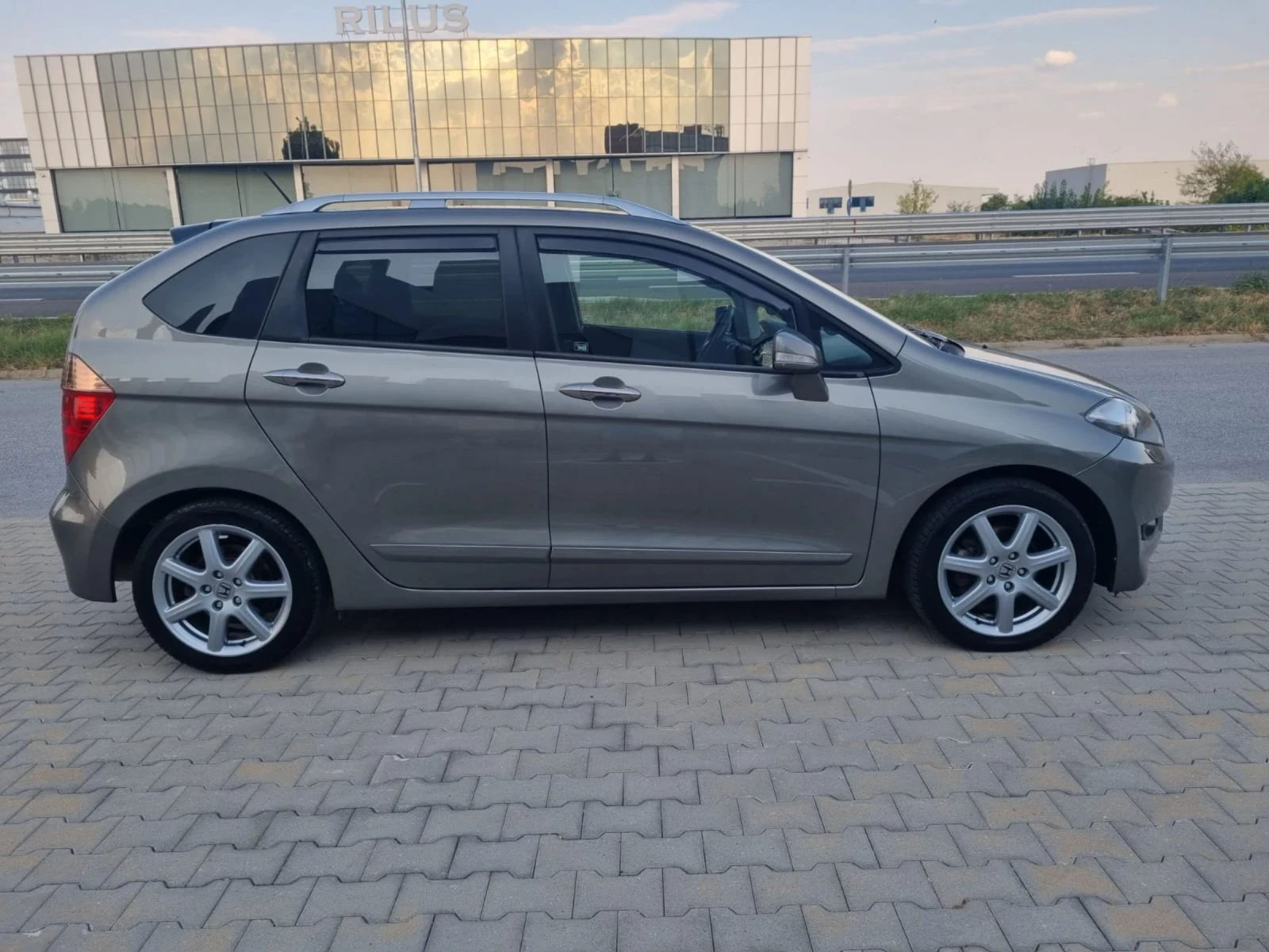 Honda Fr-v 1.8i + Газ-BRC-Автоматик - изображение 4