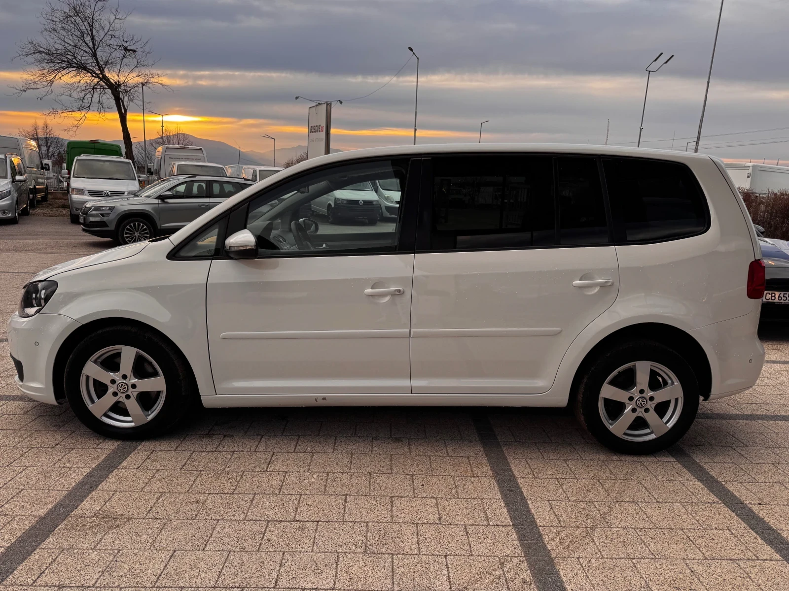 VW Touran 2.0TDI  - изображение 5