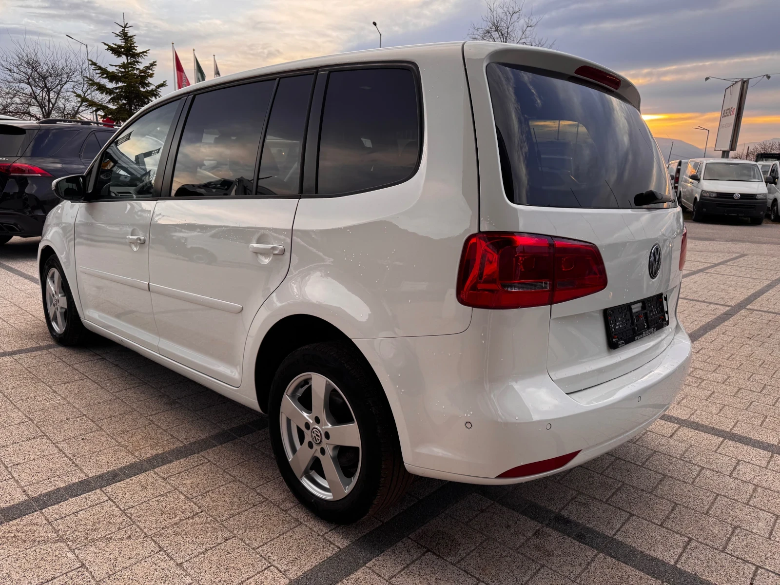 VW Touran 2.0TDI  - изображение 6