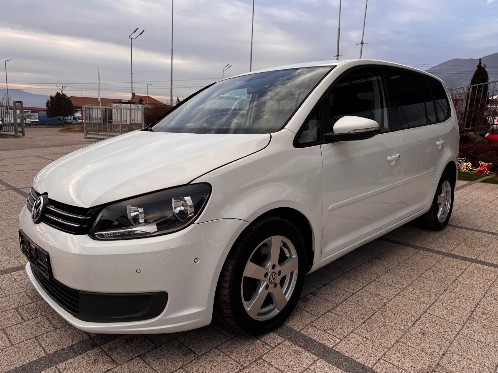 VW Touran 2.0TDI  - изображение 4