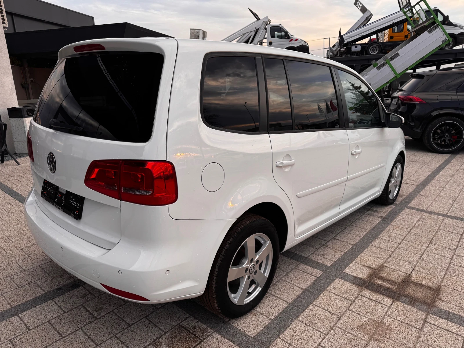 VW Touran 2.0TDI  - изображение 7