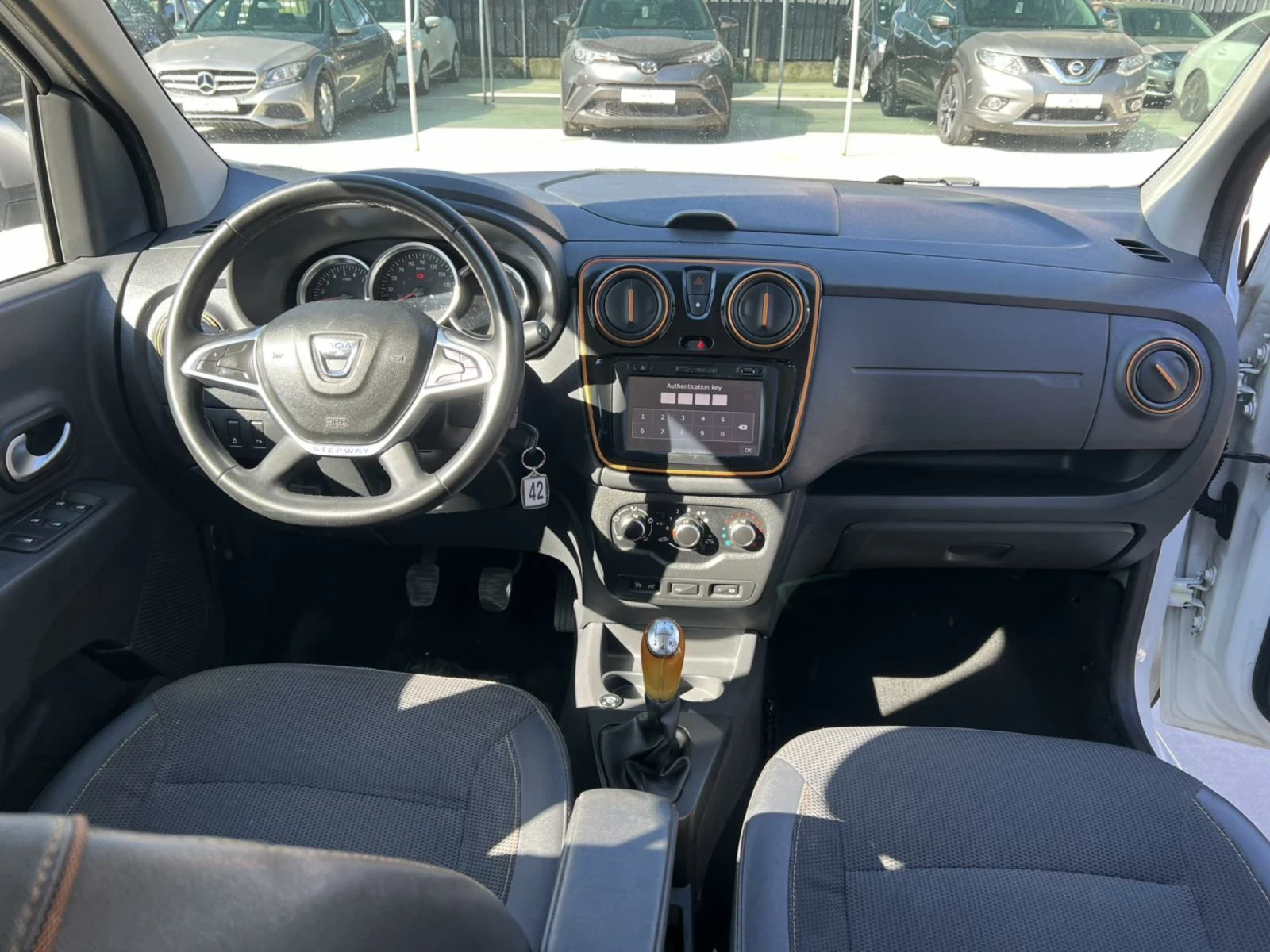 Dacia Lodgy 1.6 i/газ - изображение 9