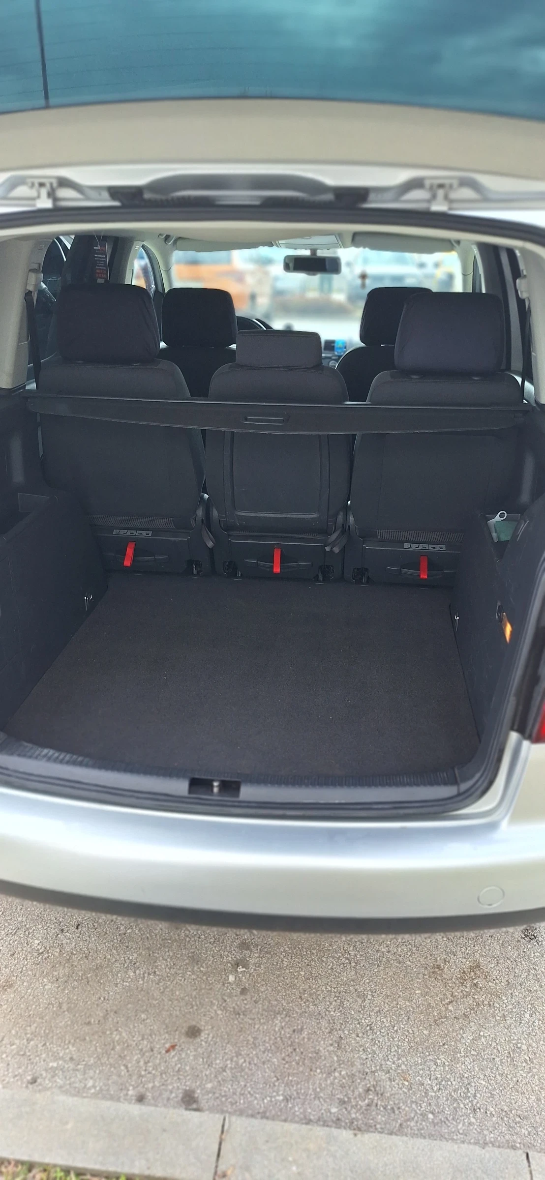 VW Touran, снимка 11 - Автомобили и джипове - 53850636