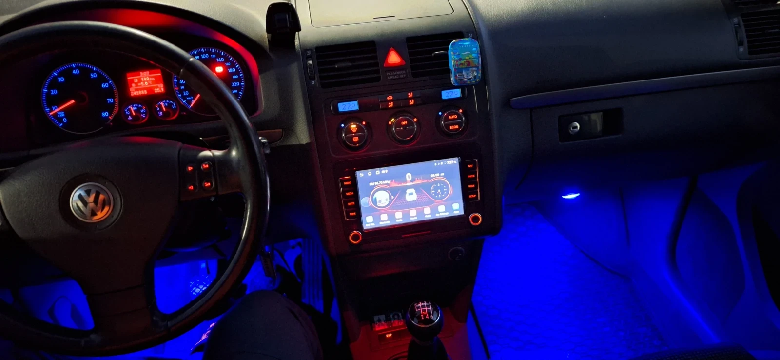 VW Touran, снимка 7 - Автомобили и джипове - 53850636