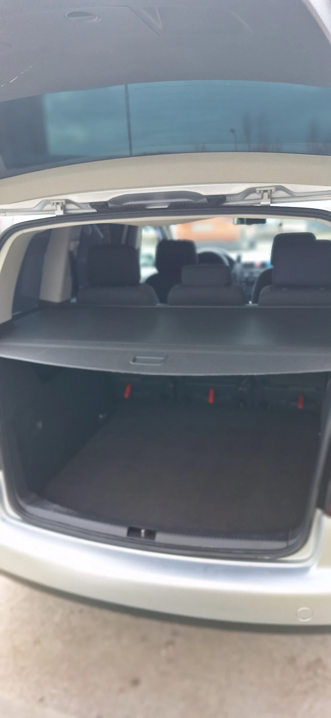 VW Touran, снимка 10 - Автомобили и джипове - 53850636