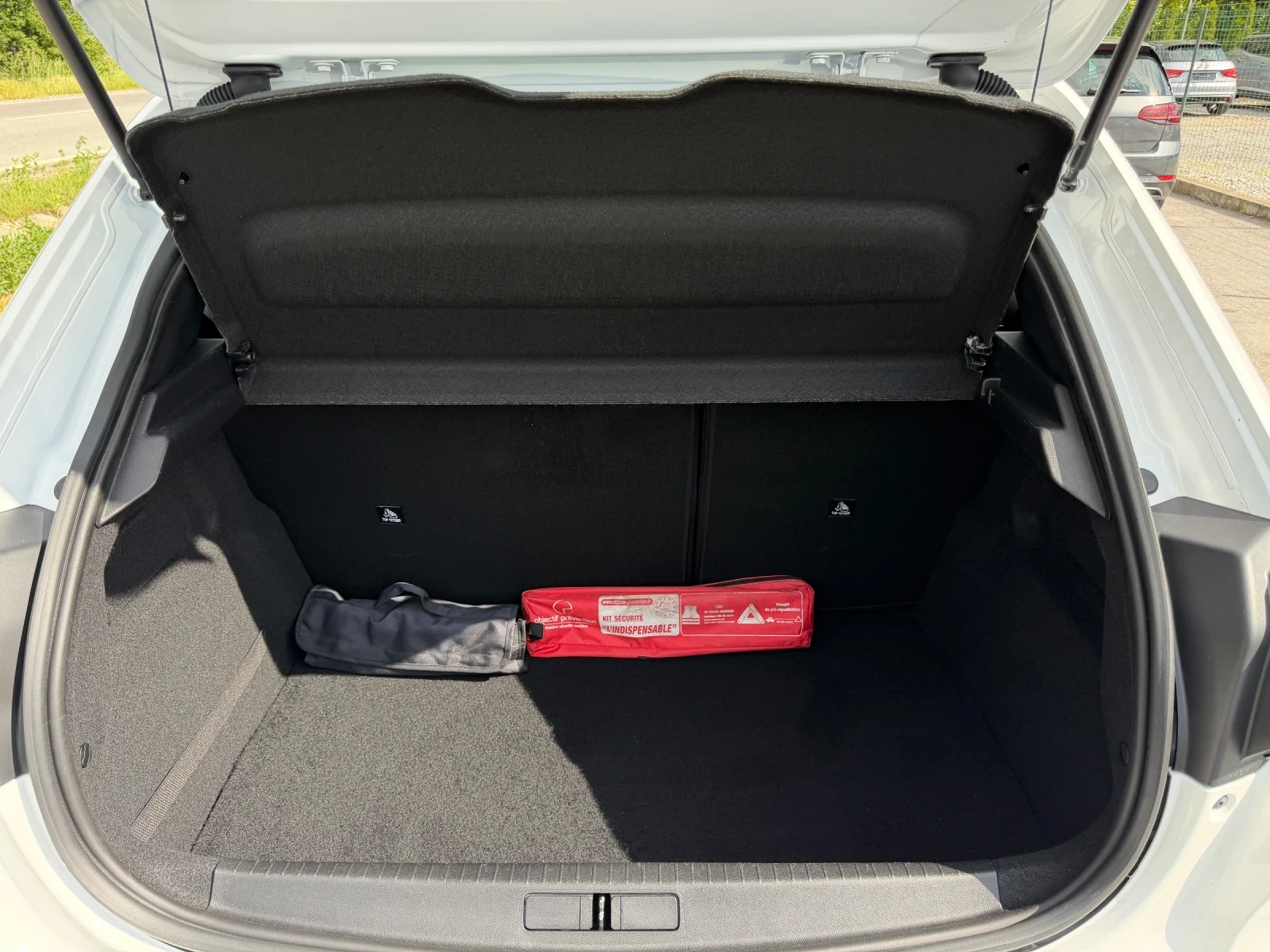 Peugeot 208 1.5 HDI, снимка 5 - Автомобили и джипове - 54640400