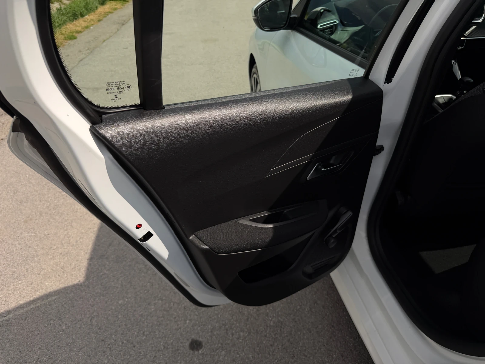Peugeot 208 1.5 HDI, снимка 7 - Автомобили и джипове - 54640400