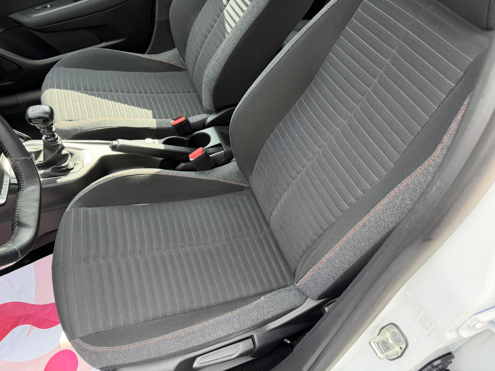 Peugeot 208 1.5 HDI, снимка 8 - Автомобили и джипове - 54640400