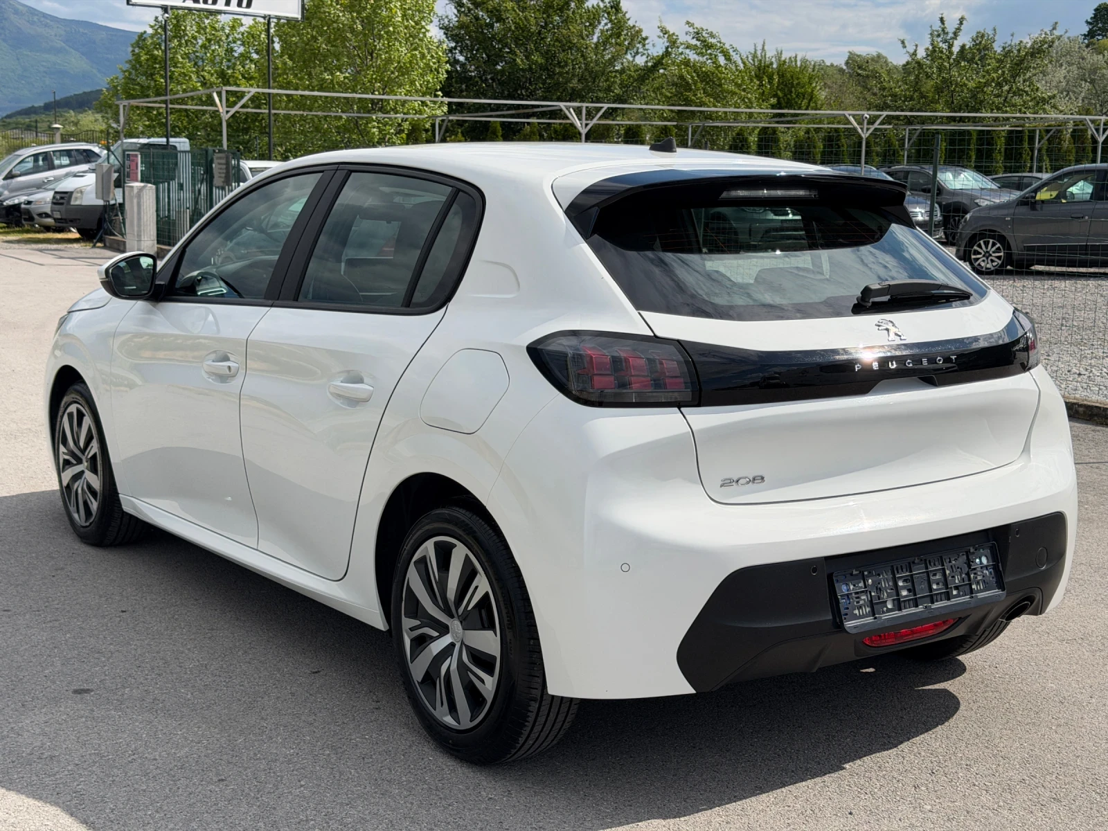 Peugeot 208 1.5 HDI, снимка 3 - Автомобили и джипове - 54640400