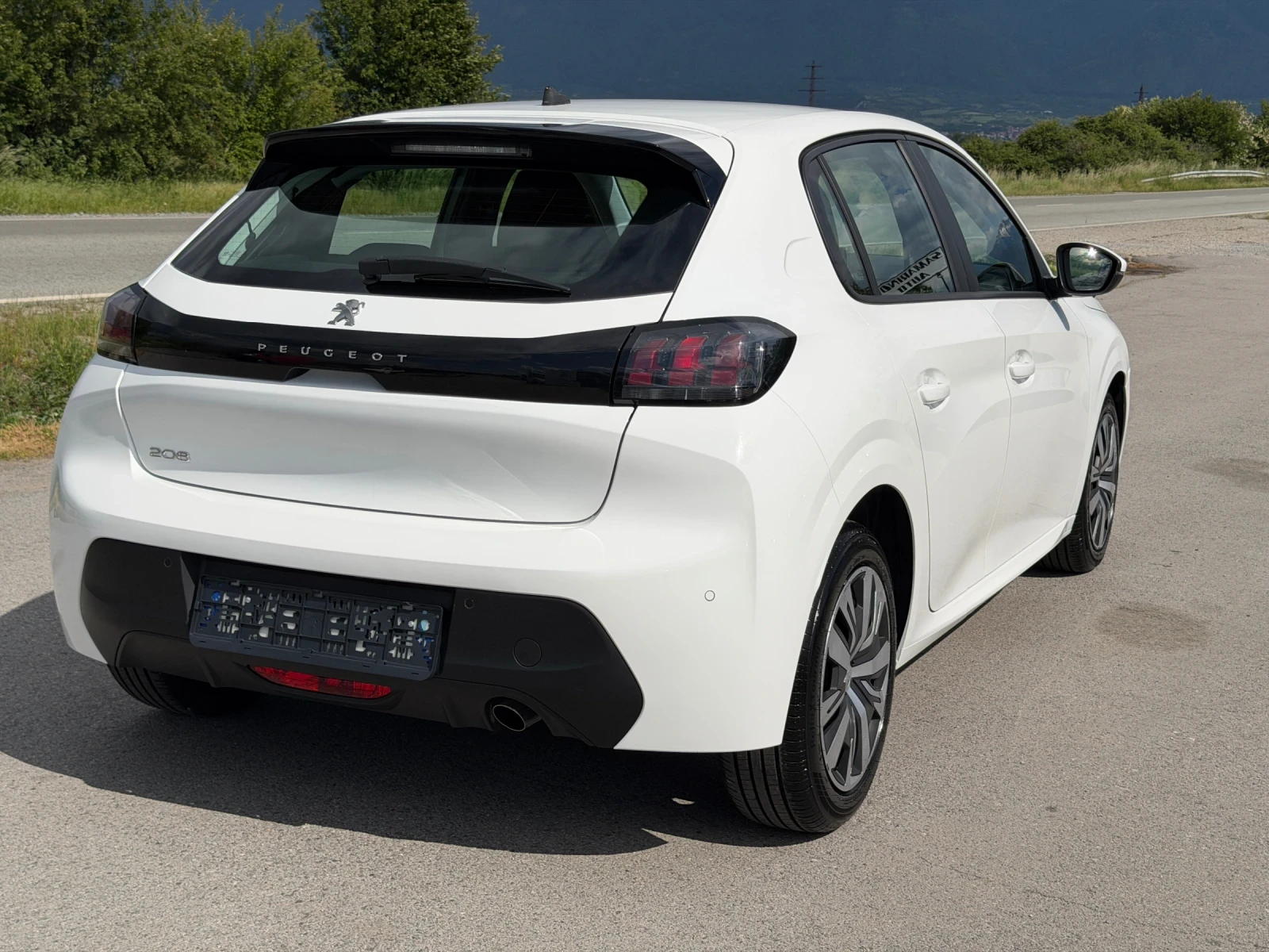 Peugeot 208 1.5 HDI, снимка 4 - Автомобили и джипове - 54640400
