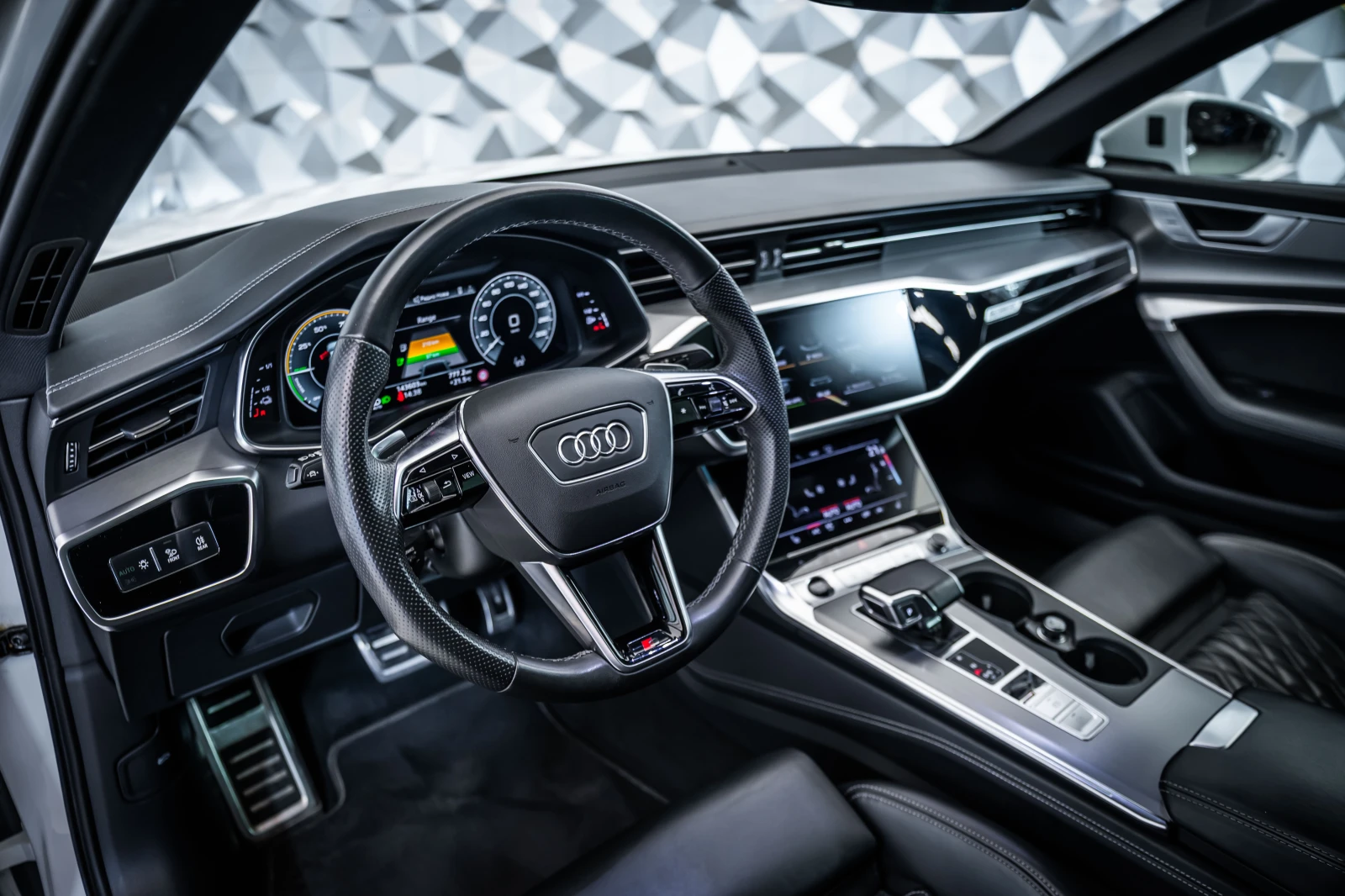 Audi A6 55 quattro PHEV* Pano* B&O, снимка 8 - Автомобили и джипове - 55725688