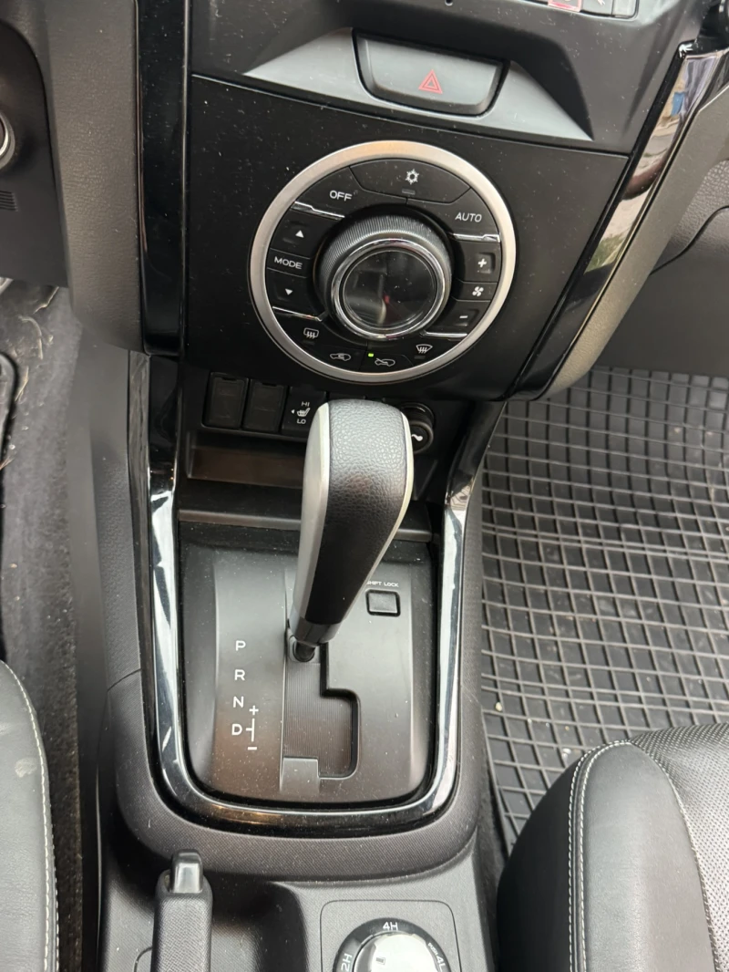 Isuzu D-max Double Cab 4WD Automatic Life Hardtop, снимка 9 - Автомобили и джипове - 52073428