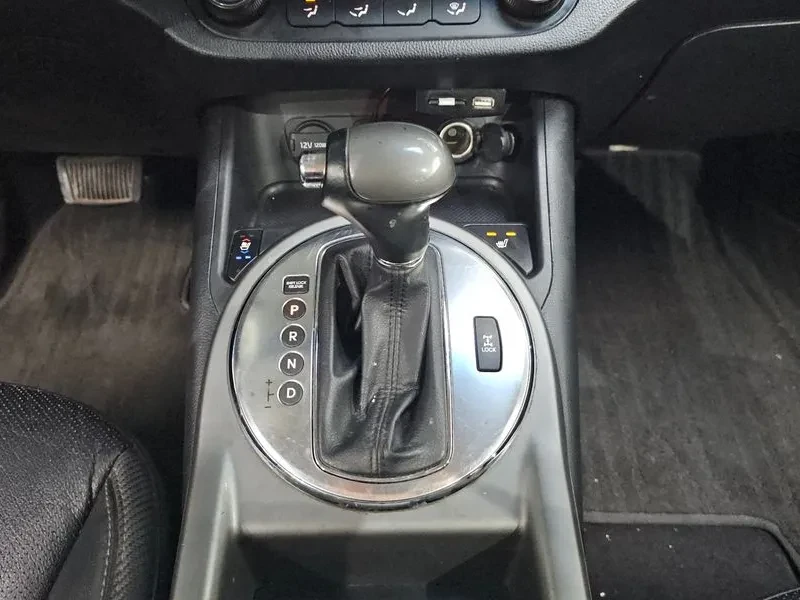 Kia Sportage 2.0 CRDi 4WD, снимка 9 - Автомобили и джипове - 54274969