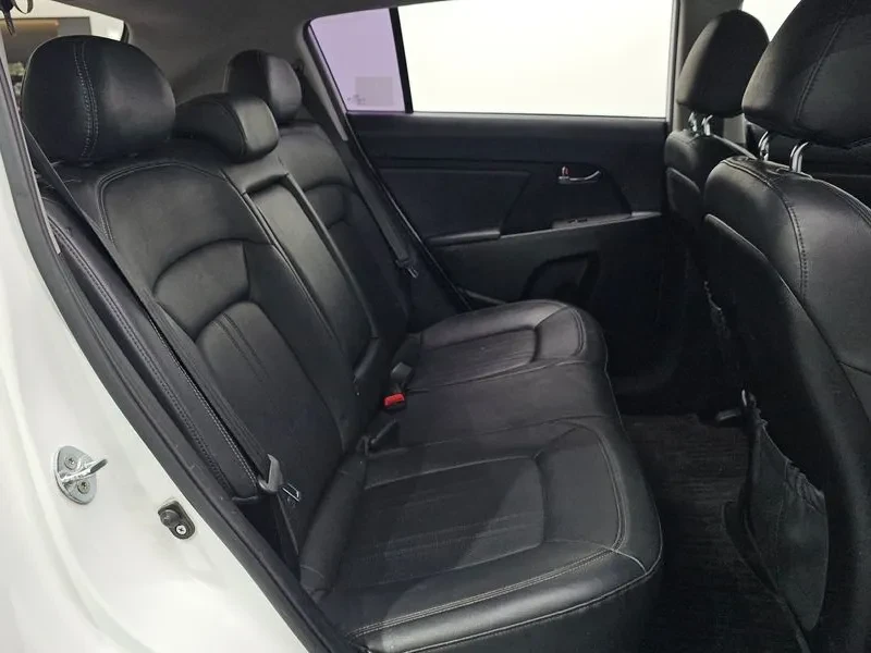 Kia Sportage 2.0 CRDi 4WD, снимка 12 - Автомобили и джипове - 54274969