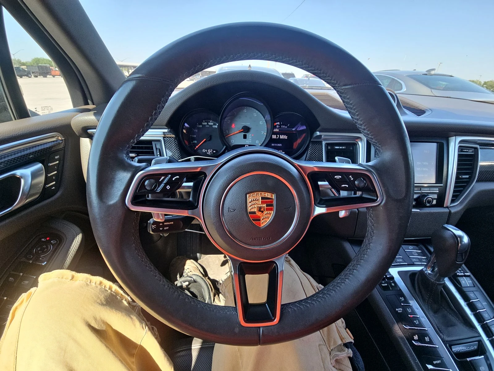 Porsche Macan S Обдух* Подгрев* 7PDK* M.Toчка* Следене* Пано*  - изображение 9