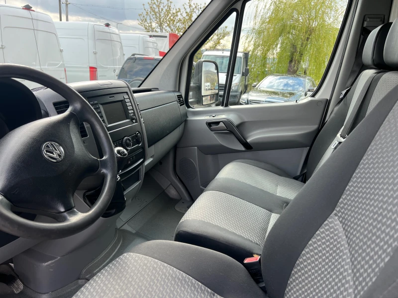 VW Crafter Дв Гума 3500кг , 4, 40м , Клима , Падащ борд , NAV, снимка 12 - Бусове и автобуси - 49813778