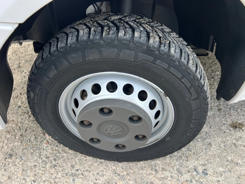 VW Crafter Дв Гума 3500кг , 4, 40м , Клима , Падащ борд , NAV, снимка 15 - Бусове и автобуси - 49813778
