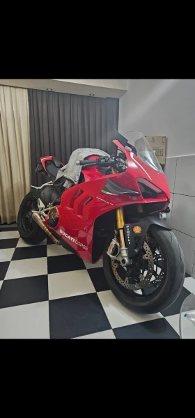 Ducati Panigale V4S