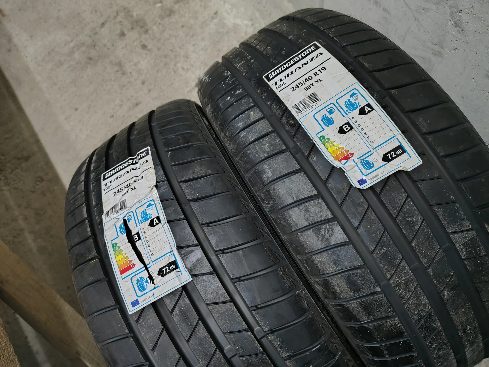 Гуми Летни 245/40R19, снимка 2 - Гуми и джанти - 53727169