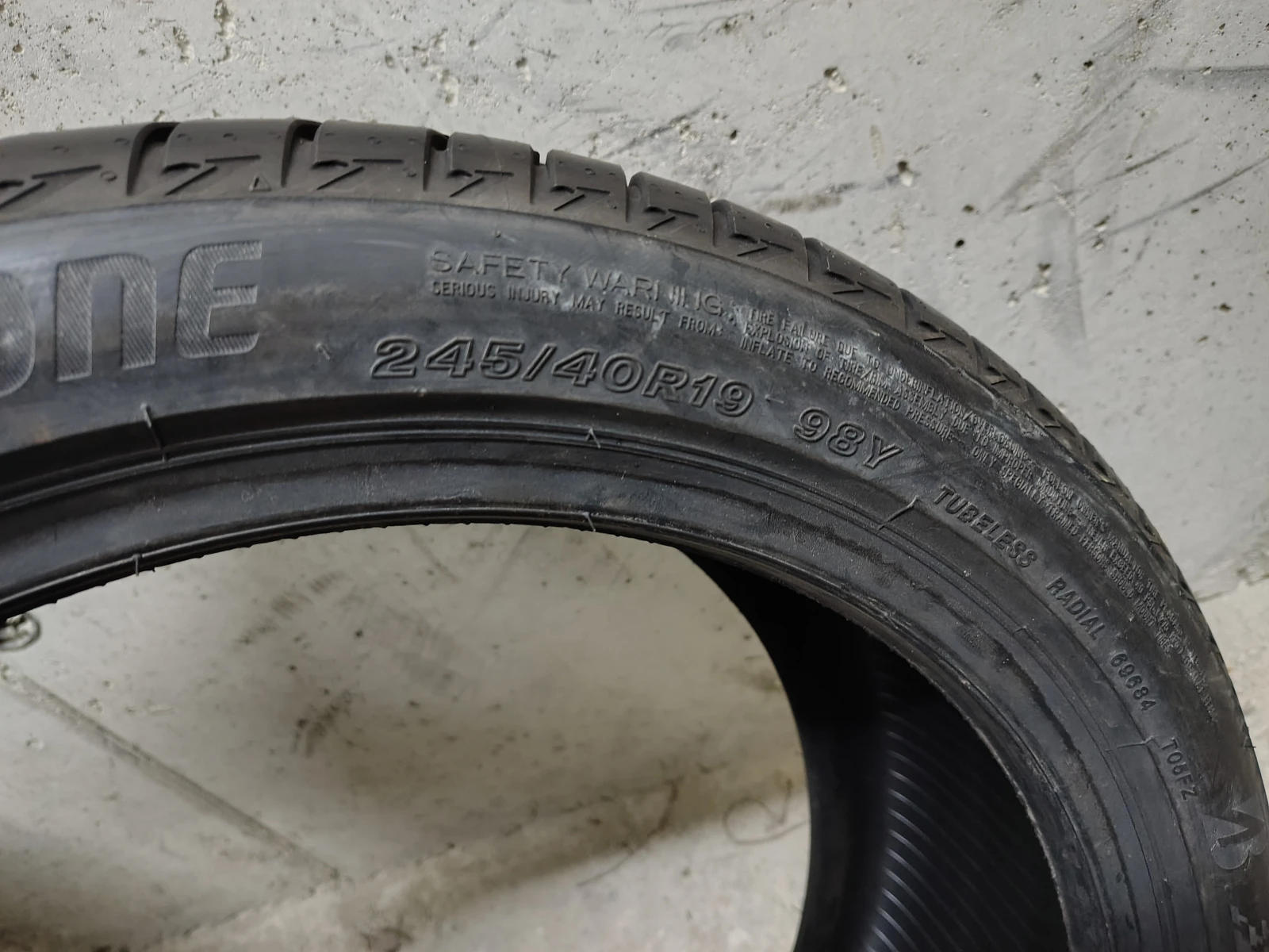 Гуми Летни 245/40R19, снимка 5 - Гуми и джанти - 53727169