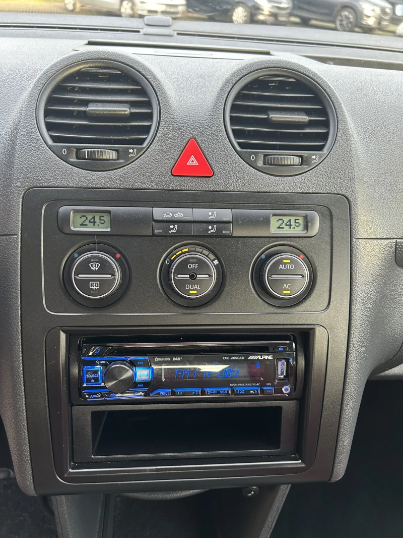 VW Caddy 2.0* LIFE* CNG* KLIMA, снимка 16 - Автомобили и джипове - 52555179