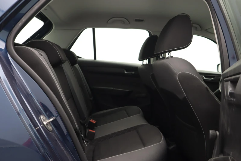 Skoda Fabia 1.0, снимка 12 - Автомобили и джипове - 52640882