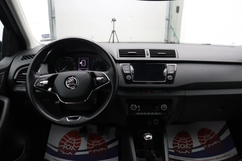 Skoda Fabia 1.0, снимка 13 - Автомобили и джипове - 52640882