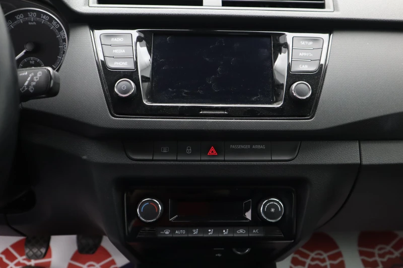 Skoda Fabia 1.0, снимка 15 - Автомобили и джипове - 52640882