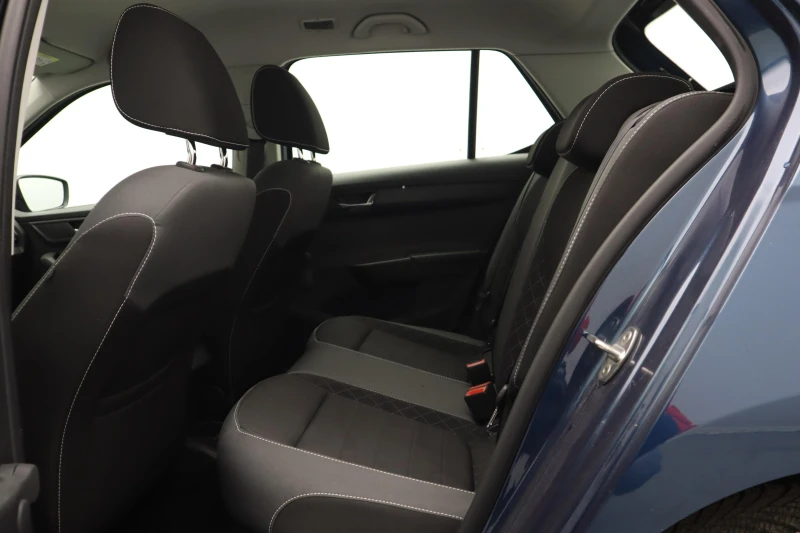 Skoda Fabia 1.0, снимка 11 - Автомобили и джипове - 52640882