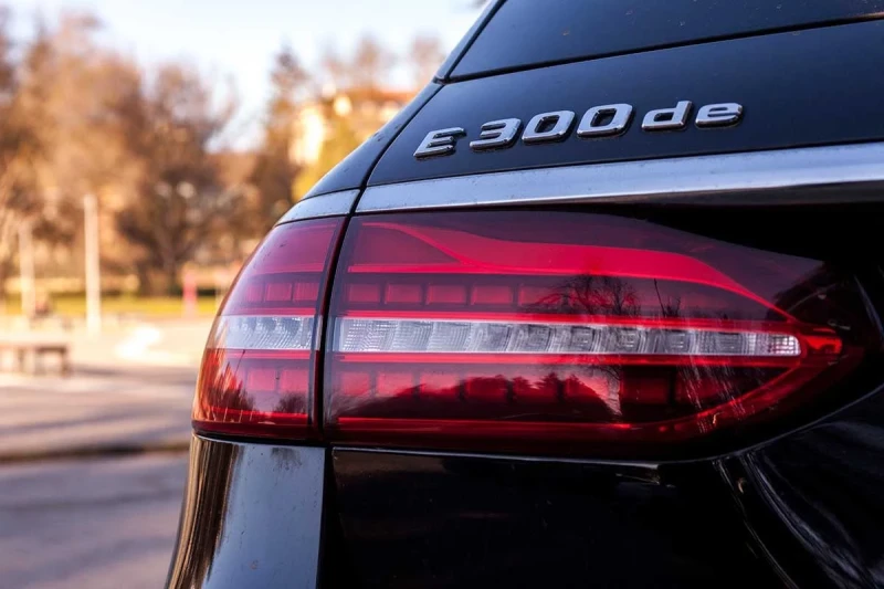 Mercedes-Benz E 300 4x4 306hp plug-in hybrid Multibeam , снимка 7 - Автомобили и джипове - 52937442