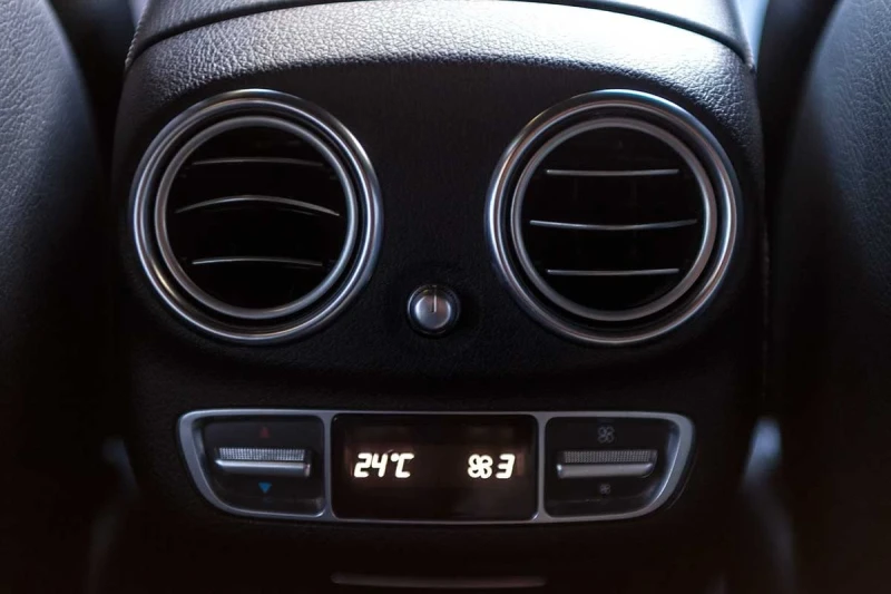 Mercedes-Benz E 300 4x4 306hp plug-in hybrid Multibeam , снимка 15 - Автомобили и джипове - 52937442