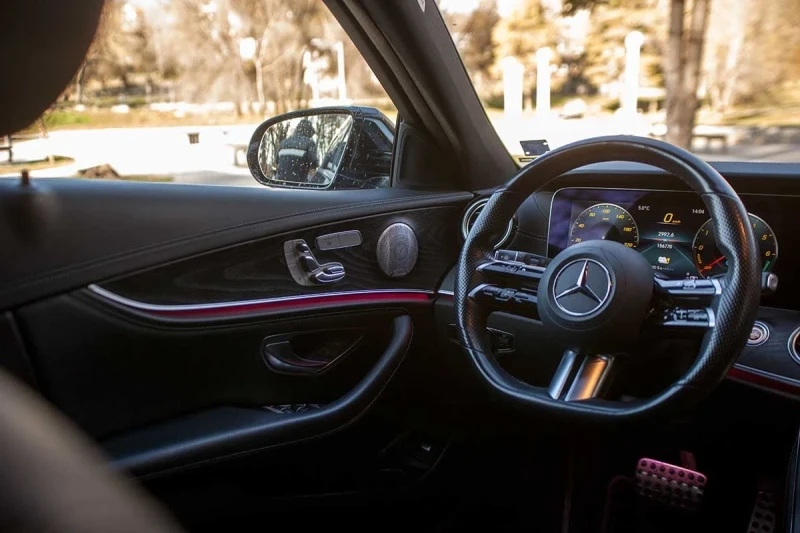 Mercedes-Benz E 300 4x4 306hp plug-in hybrid Multibeam , снимка 11 - Автомобили и джипове - 52937442