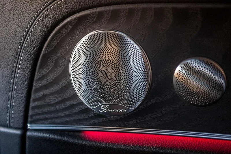 Mercedes-Benz E 300 4x4 306hp plug-in hybrid Multibeam , снимка 14 - Автомобили и джипове - 52937442