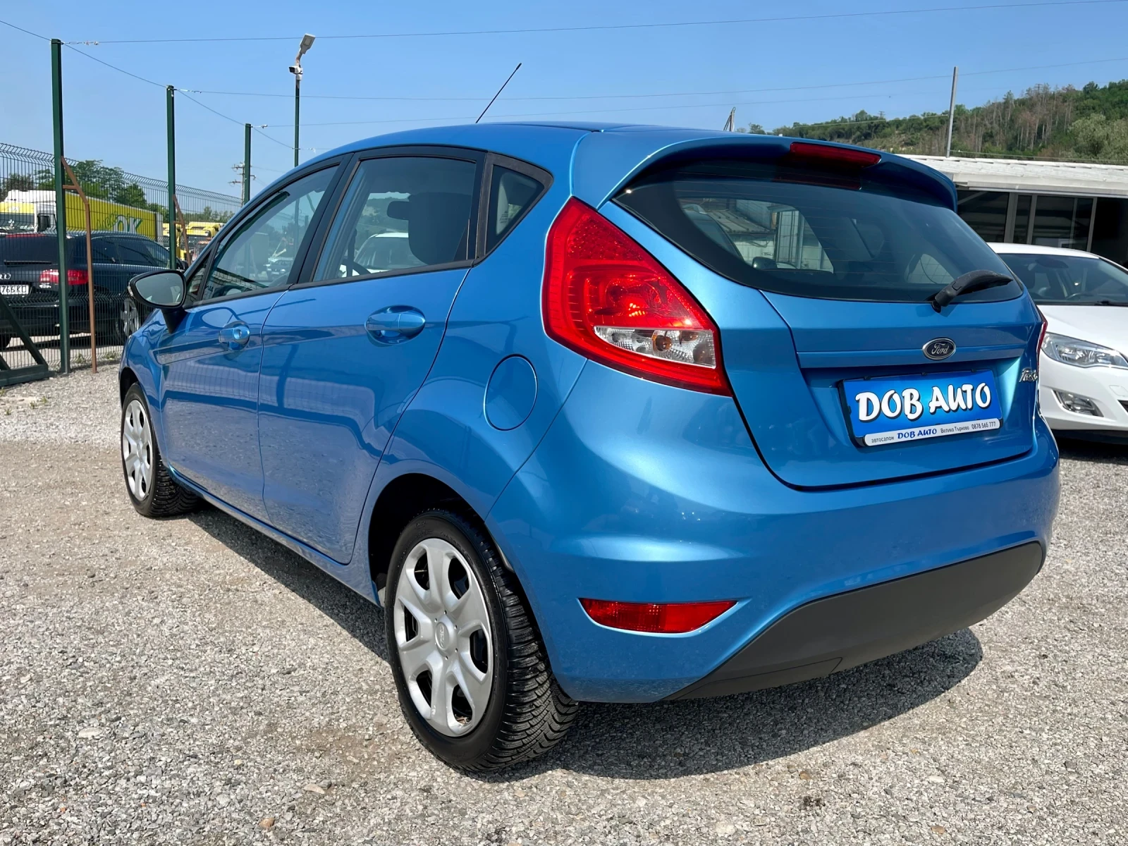 Ford Fiesta 1.2i-82к.с - изображение 3