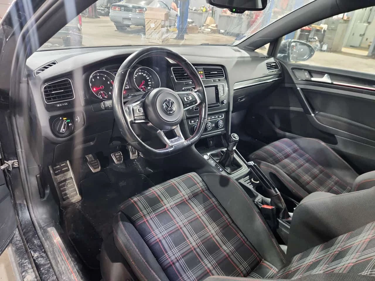 VW Golf GTI/CARFAX/ DSG/Подгрев на седалките  - изображение 6