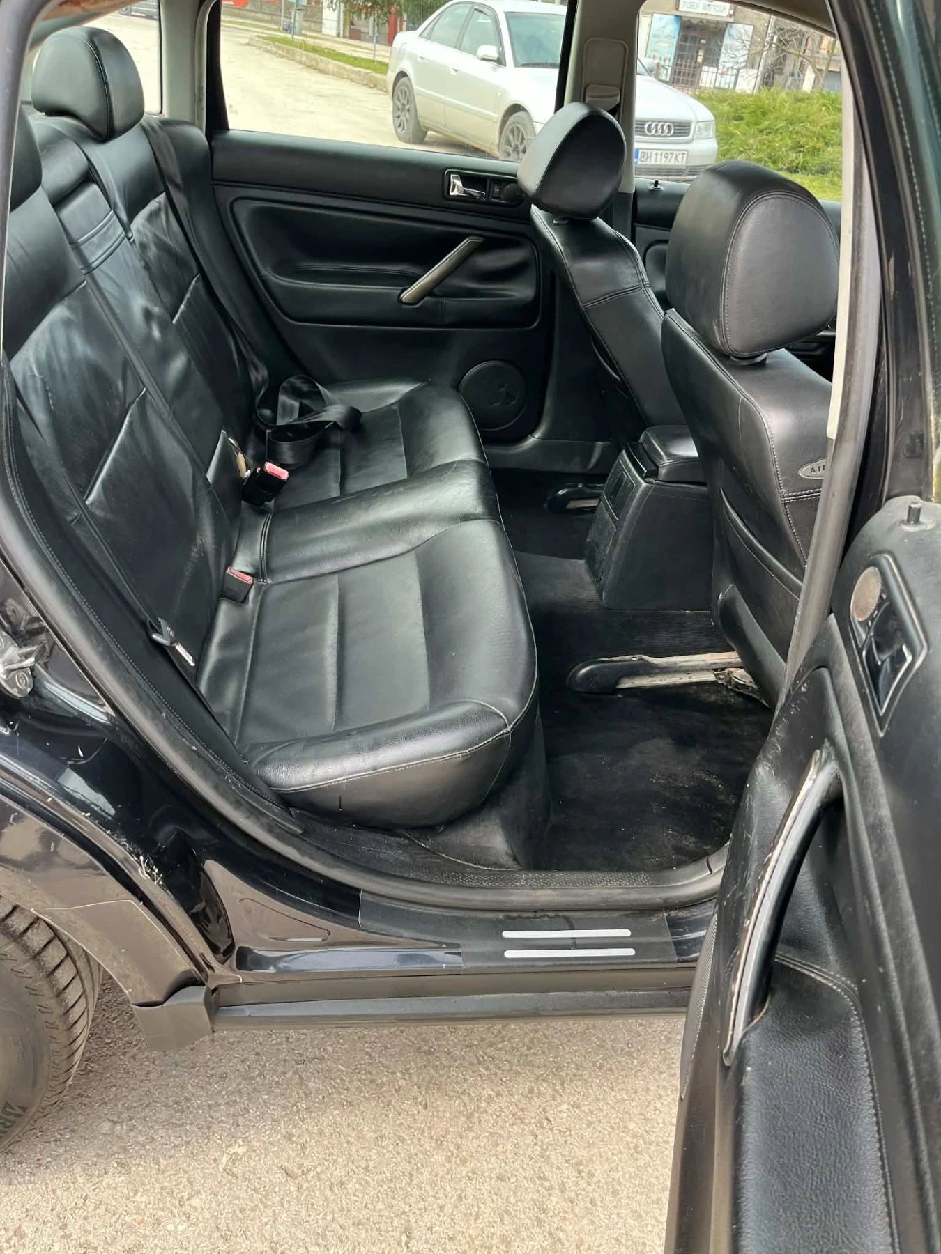 VW Passat 1.9 131 кс 2004 г, снимка 6 - Автомобили и джипове - 53723970