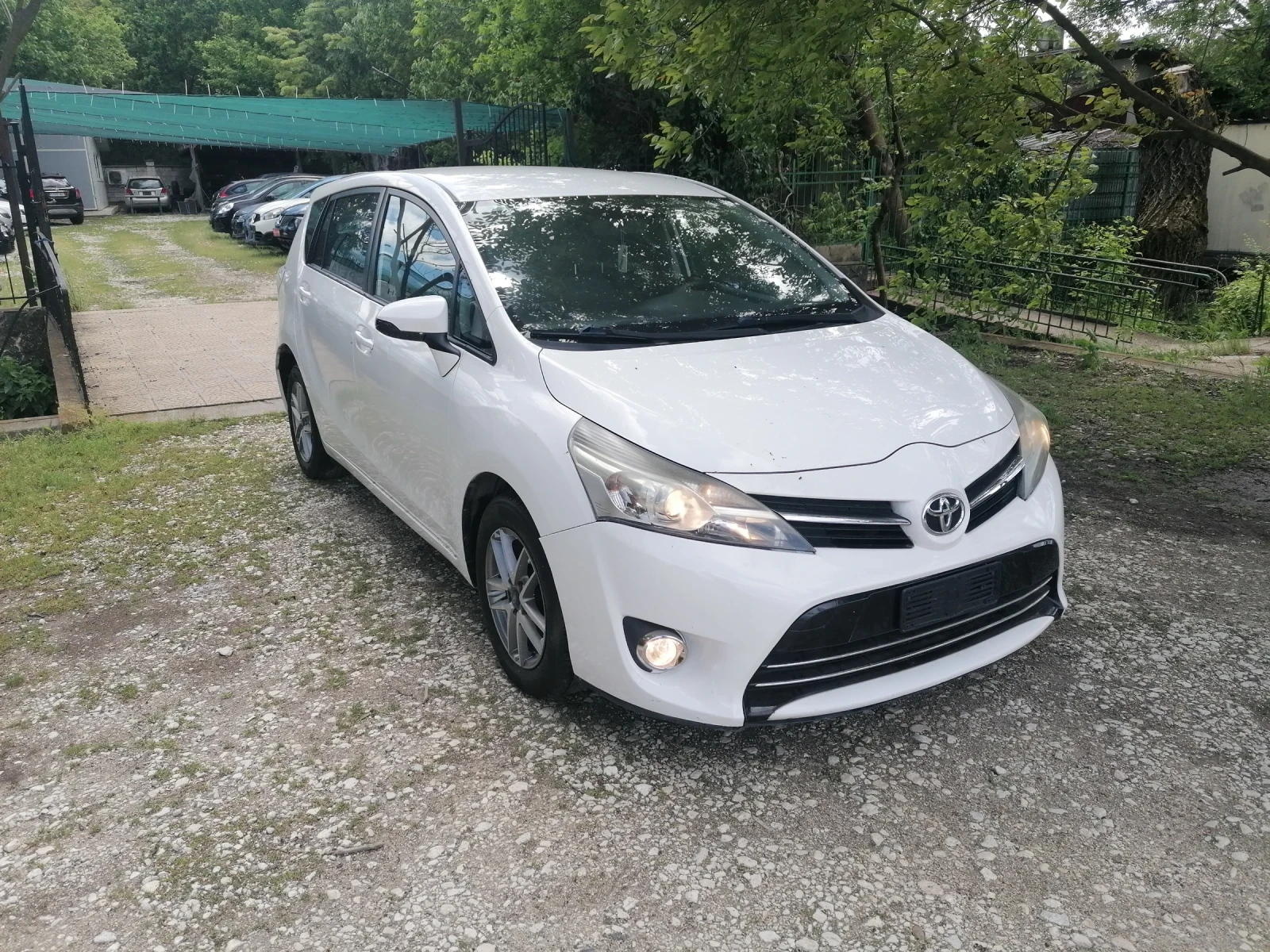 Toyota Verso 1.6 D4D, снимка 3 - Автомобили и джипове - 53739266