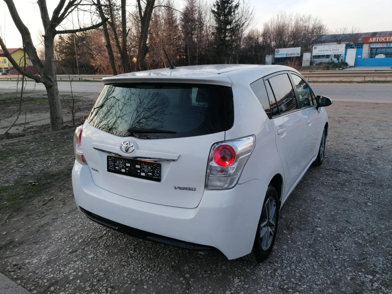 Toyota Verso 1.6 D4D, снимка 7 - Автомобили и джипове - 53739266