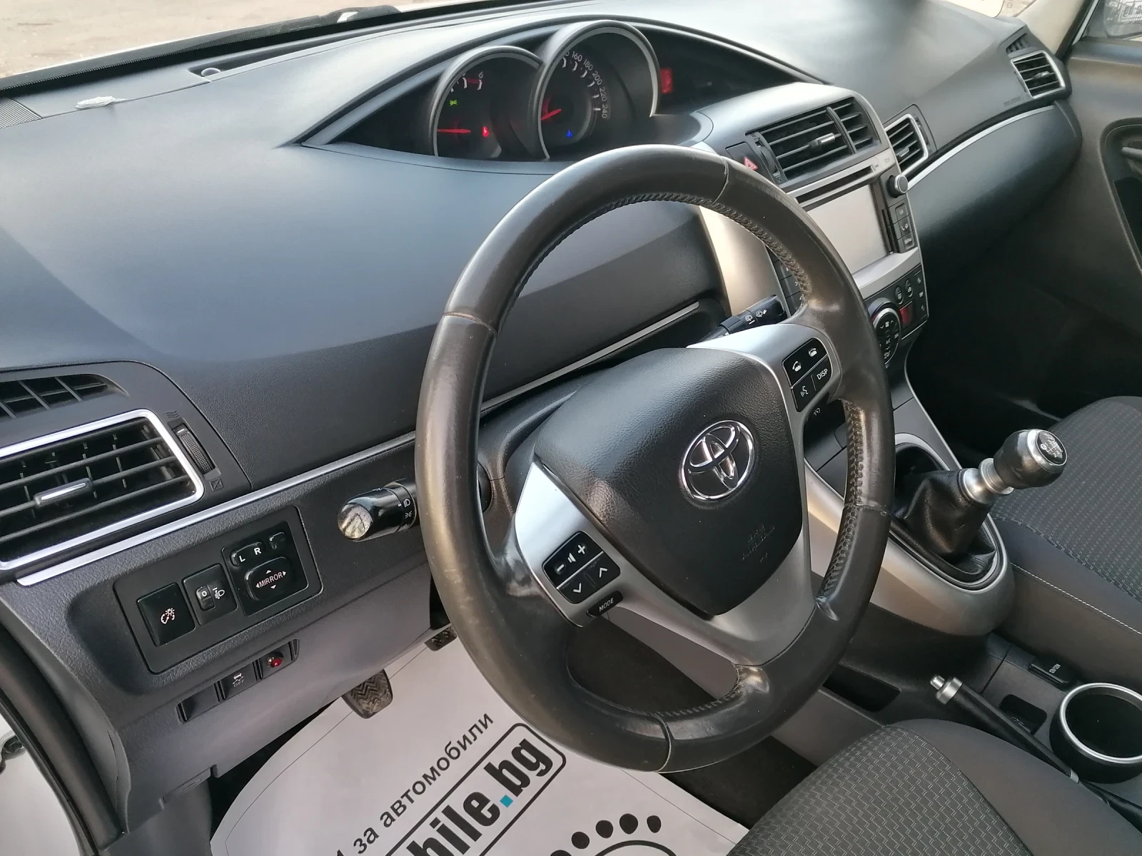 Toyota Verso 1.6 D4D, снимка 10 - Автомобили и джипове - 53739266