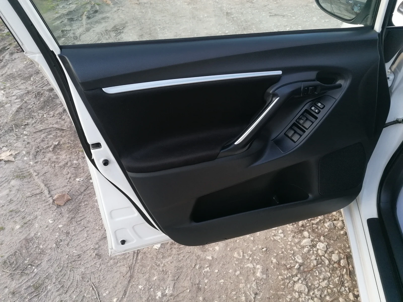 Toyota Verso 1.6 D4D, снимка 9 - Автомобили и джипове - 53739266