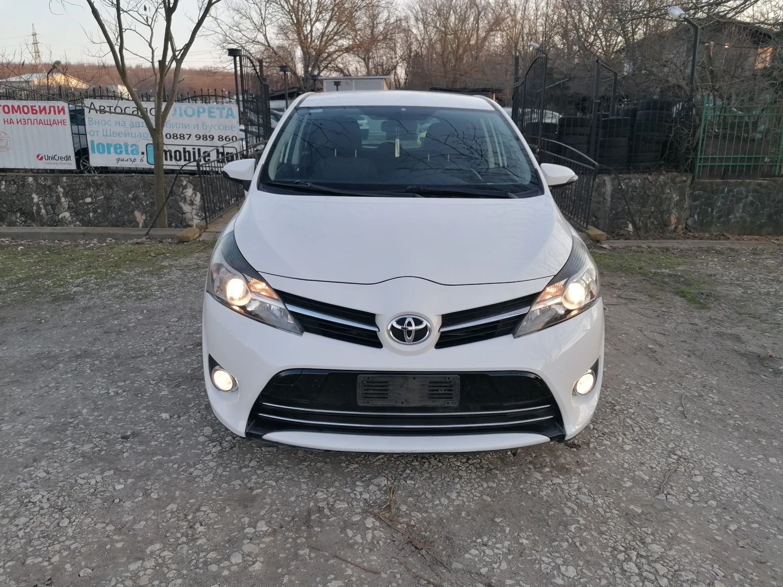 Toyota Verso 1.6 D4D, снимка 2 - Автомобили и джипове - 53739266