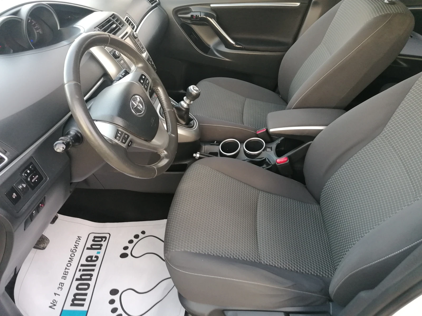 Toyota Verso 1.6 D4D, снимка 11 - Автомобили и джипове - 53739266