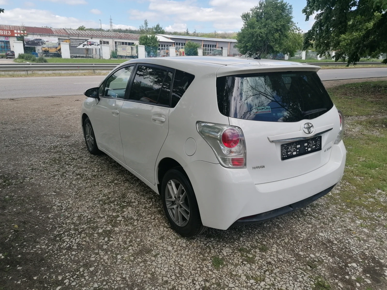 Toyota Verso 1.6 D4D, снимка 5 - Автомобили и джипове - 53739266