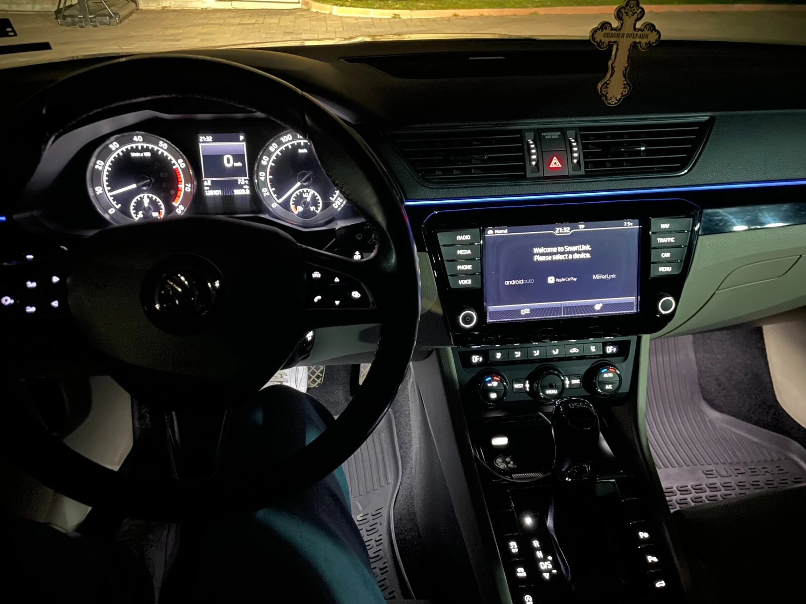 Skoda Superb 2.0 TSI 280 hp L&K, снимка 13 - Автомобили и джипове - 54157572