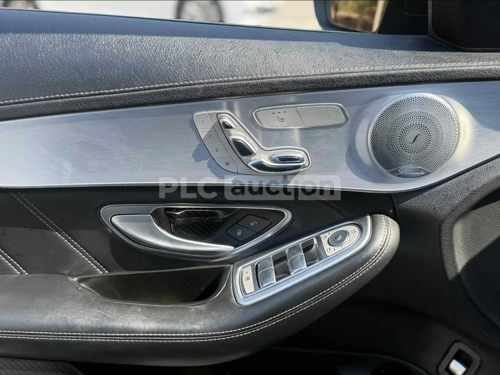 Mercedes-Benz C 63 AMG 360-градусова камера* Кожен салон, снимка 12 - Автомобили и джипове - 54182564