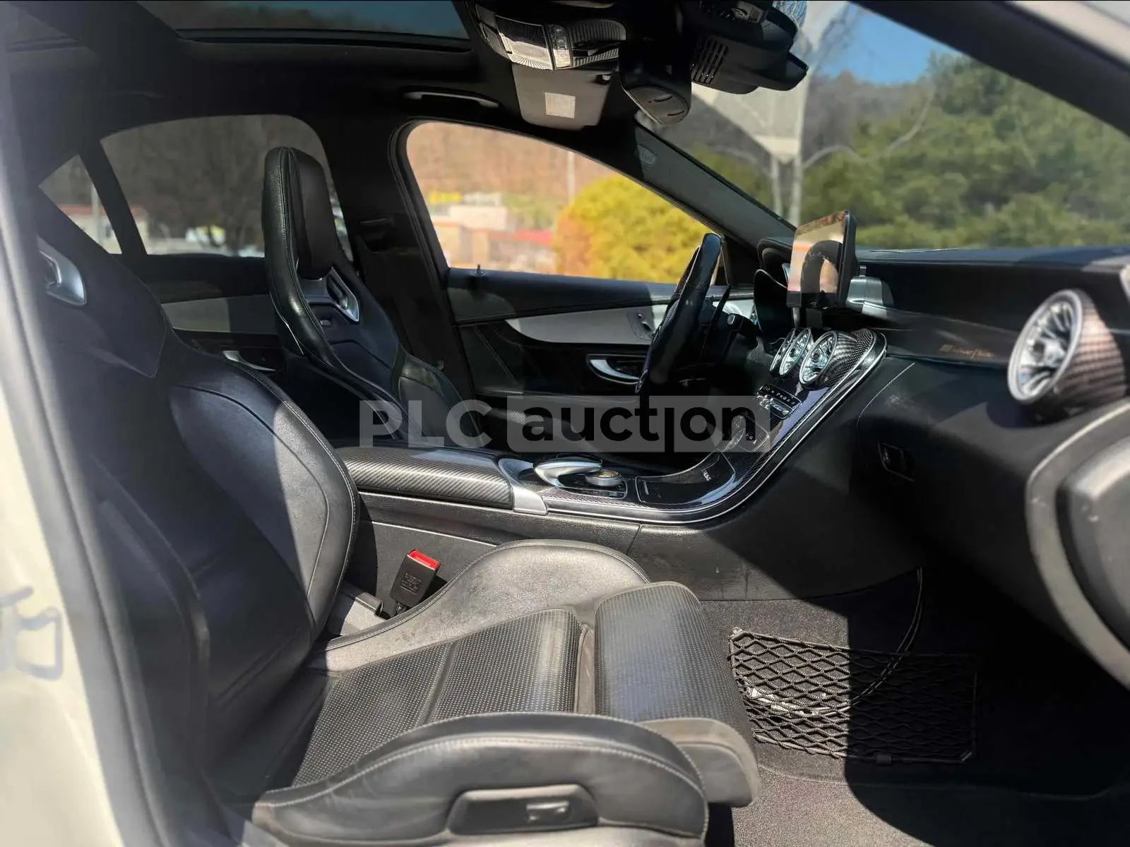 Mercedes-Benz C 63 AMG 360-градусова камера* Кожен салон, снимка 7 - Автомобили и джипове - 54182564